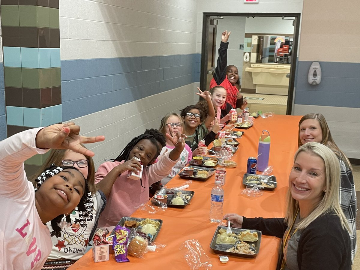 msmarshall40's tweet photo. It was an amazing Thanksgiving dinner!!! Happy Thanksgiving friend https://t.co/71UX3qgw4M