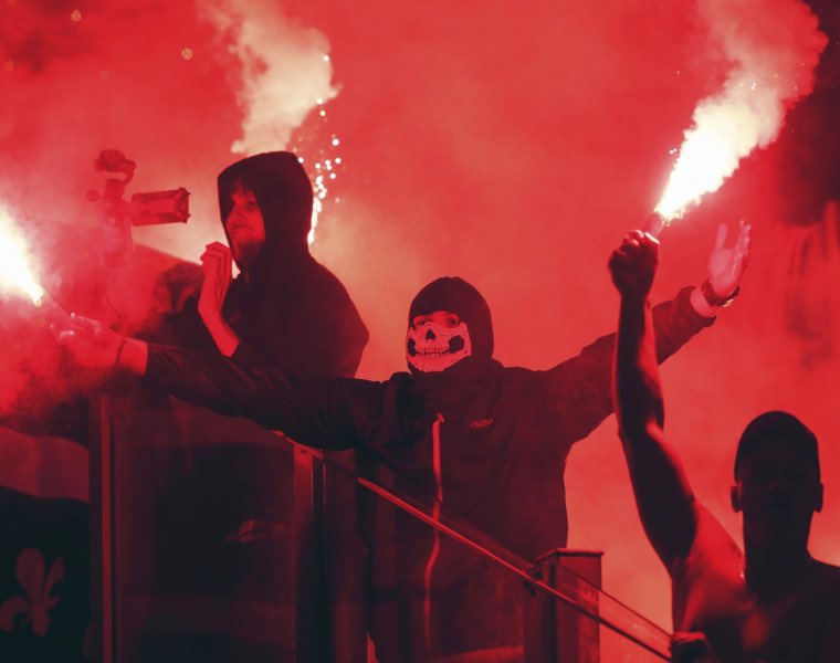 BhLive's tweet photo. Radja Nainggolan on playing vs BIH: 

“Look at 🇧🇦 for example. They go to war for their nation. When we played there, we felt intimidated. There were more people in the arena than allowed, people climbing over walls like in South America. I have never seen such patriotic fans.”🔥 https://t.co/lkx2sEeWje