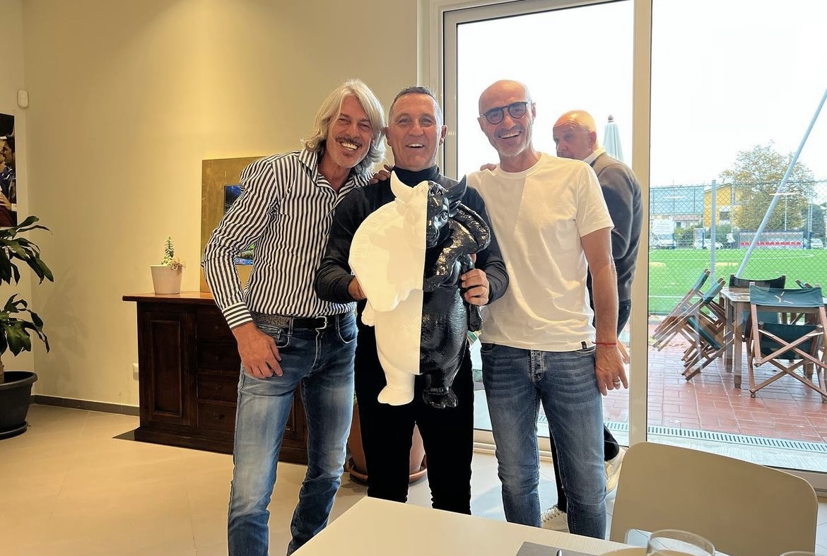 juvefcdotcom's tweet photo. Juventus reunion 🤍🖤 https://t.co/cdWgVqw5Yb