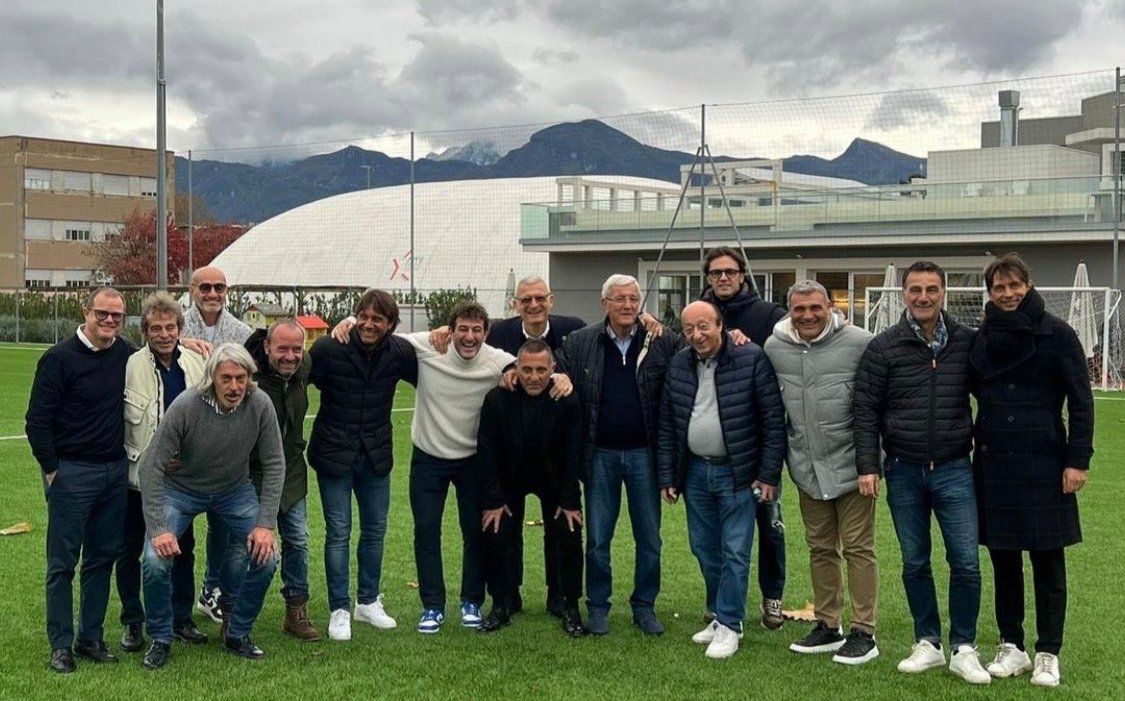 juvefcdotcom's tweet photo. Juventus reunion 🤍🖤 https://t.co/cdWgVqw5Yb