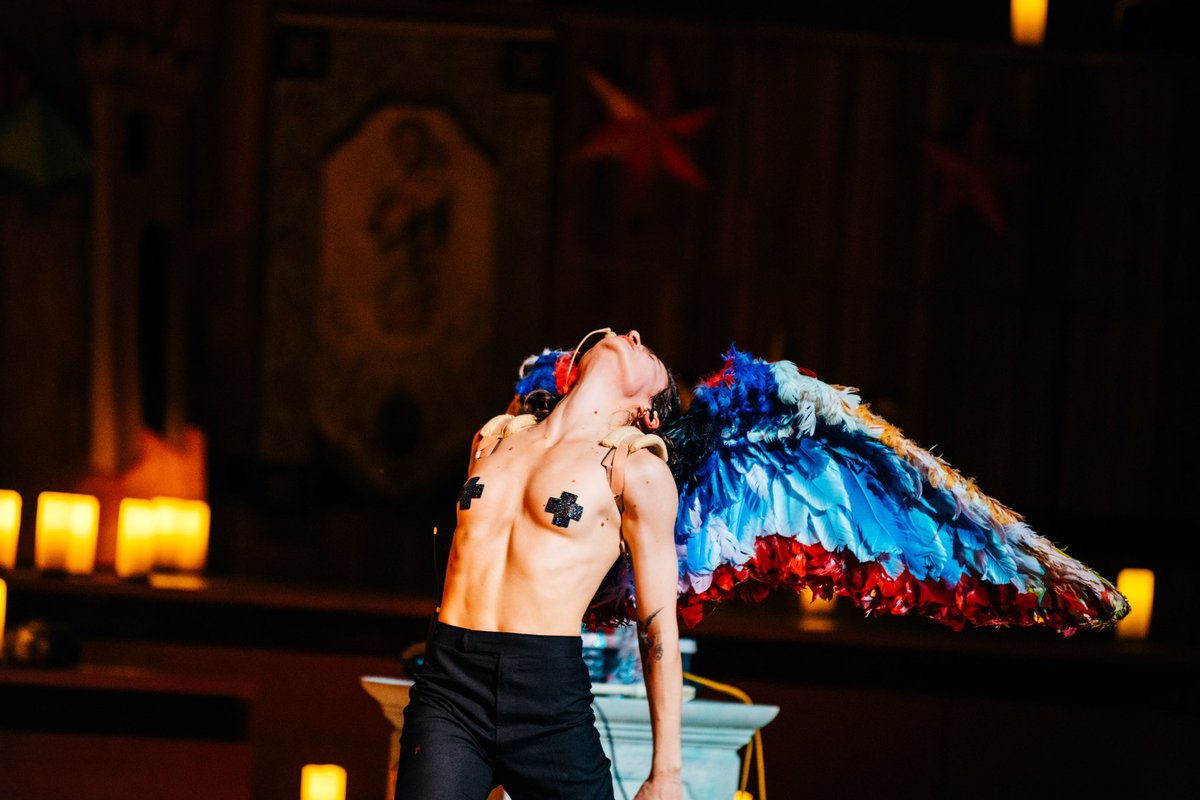 Christine and the Queens tweet media