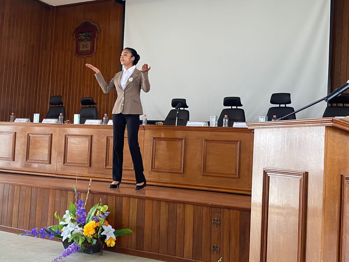 subtolucatbc's tweet photo. El dia de hoy se llevó a cabo la final de oratoria correspondiente a la fase regional,en dónde participaron señoritas y jóvenes de las diferentes zonas escolares ,felicitamos a cada uno de los participantes y en especial a nuestra ganadora.@Edomex_TBC @DGEMSedomex @EdomexDgfa https://t.co/AtvwRVzb4v