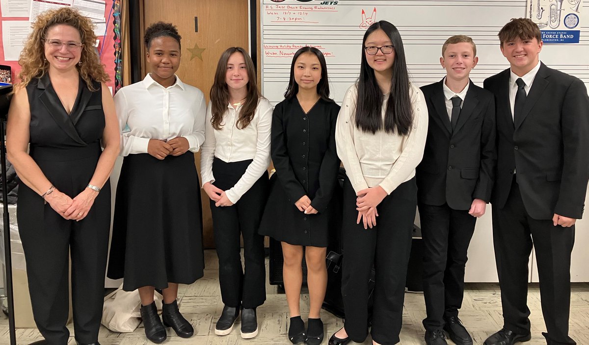 Standing ovation for the Smith School band members performing with the Bergen County Band on Sunday.  AMAZING concert including a world premiere performance of High Flight, a piece written specifically for the band. 👏👏 <a href="/RSDsmithschool/">Smith Middle School</a> @RSDNJArts