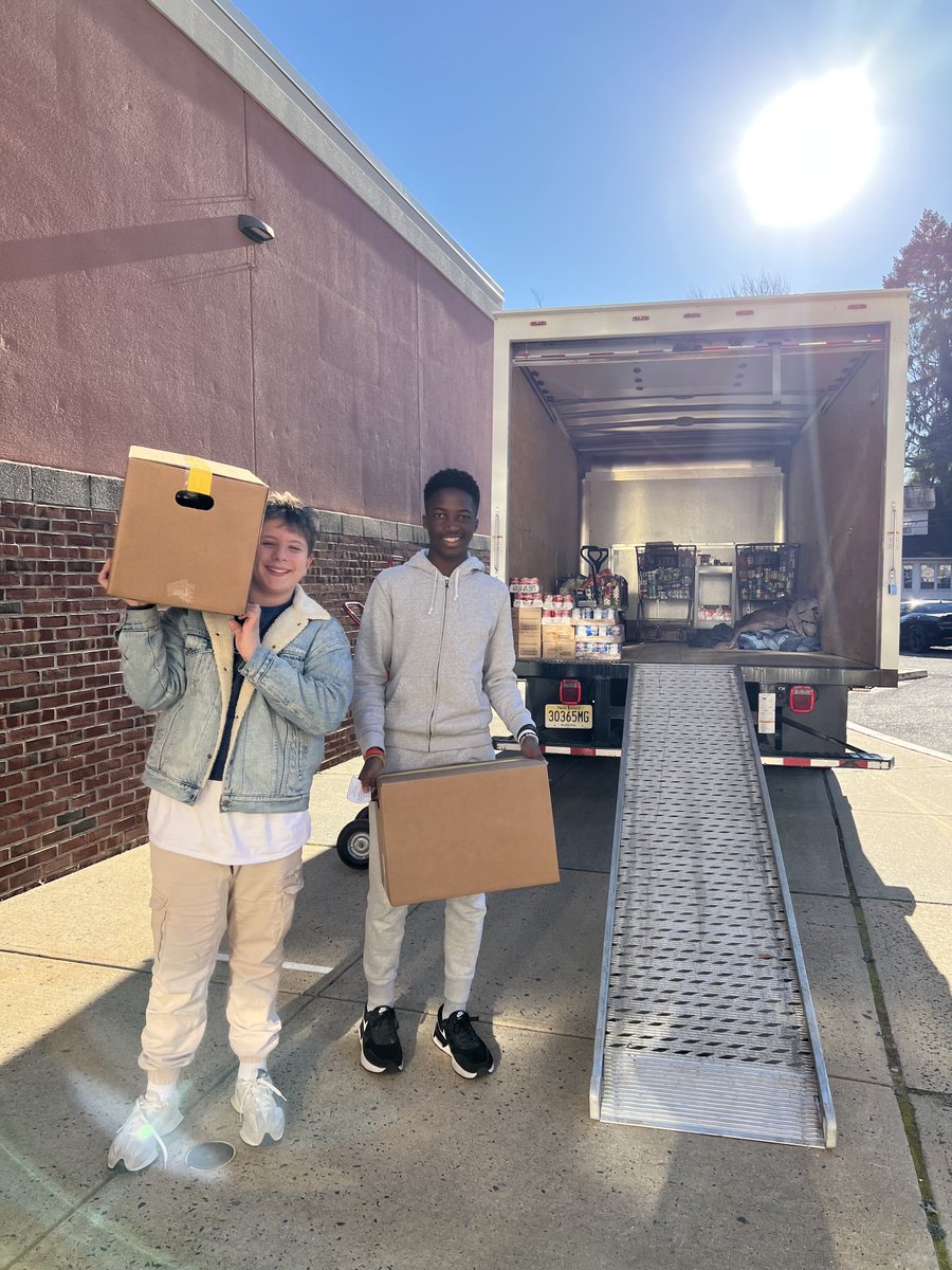 BobbyLake17's tweet photo. Amazing effort by ⁦@NPSD_MS⁩ students, families and staff! Over 1200 items donated to the community food bank. ⁦@NPMS_NJHS⁩ ⁦@nplain_schools⁩ ⁦@CanucksCross⁩ ⁦@NPMSBaseball⁩ ⁦@GregKilmer6⁩ ⁦@NPMS_MsL⁩ #WorkWithAPurpose https://t.co/Ke6ufP26a0