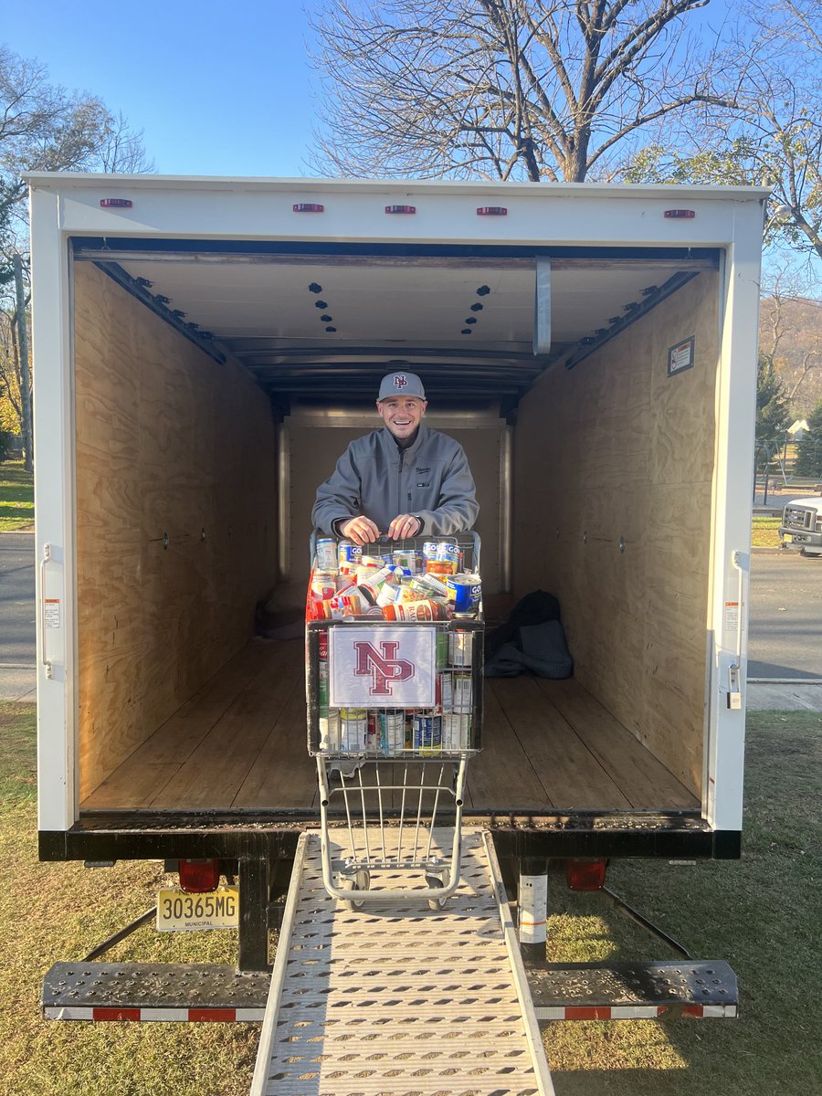 BobbyLake17's tweet photo. Amazing effort by ⁦@NPSD_MS⁩ students, families and staff! Over 1200 items donated to the community food bank. ⁦@NPMS_NJHS⁩ ⁦@nplain_schools⁩ ⁦@CanucksCross⁩ ⁦@NPMSBaseball⁩ ⁦@GregKilmer6⁩ ⁦@NPMS_MsL⁩ #WorkWithAPurpose https://t.co/Ke6ufP26a0