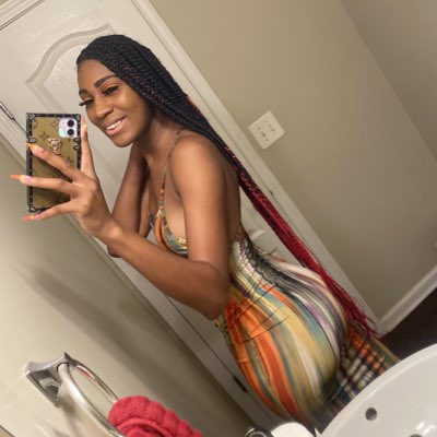 nikole_slim's tweet photo. #NewProfilePic https://t.co/MBpASPnNVb