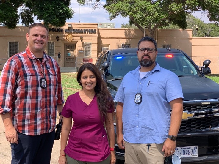 LosAngelesVA's tweet image. VA Police &amp;amp; social workers are teaming up when responding to calls involving a Vet experiencing a mental health crisis. Read more at bit.ly/3NOfhkQ Vets in distress can dial 988, then press 1 to be connected to 24/7 support 365 days a year. #Veterans #mentalhealth