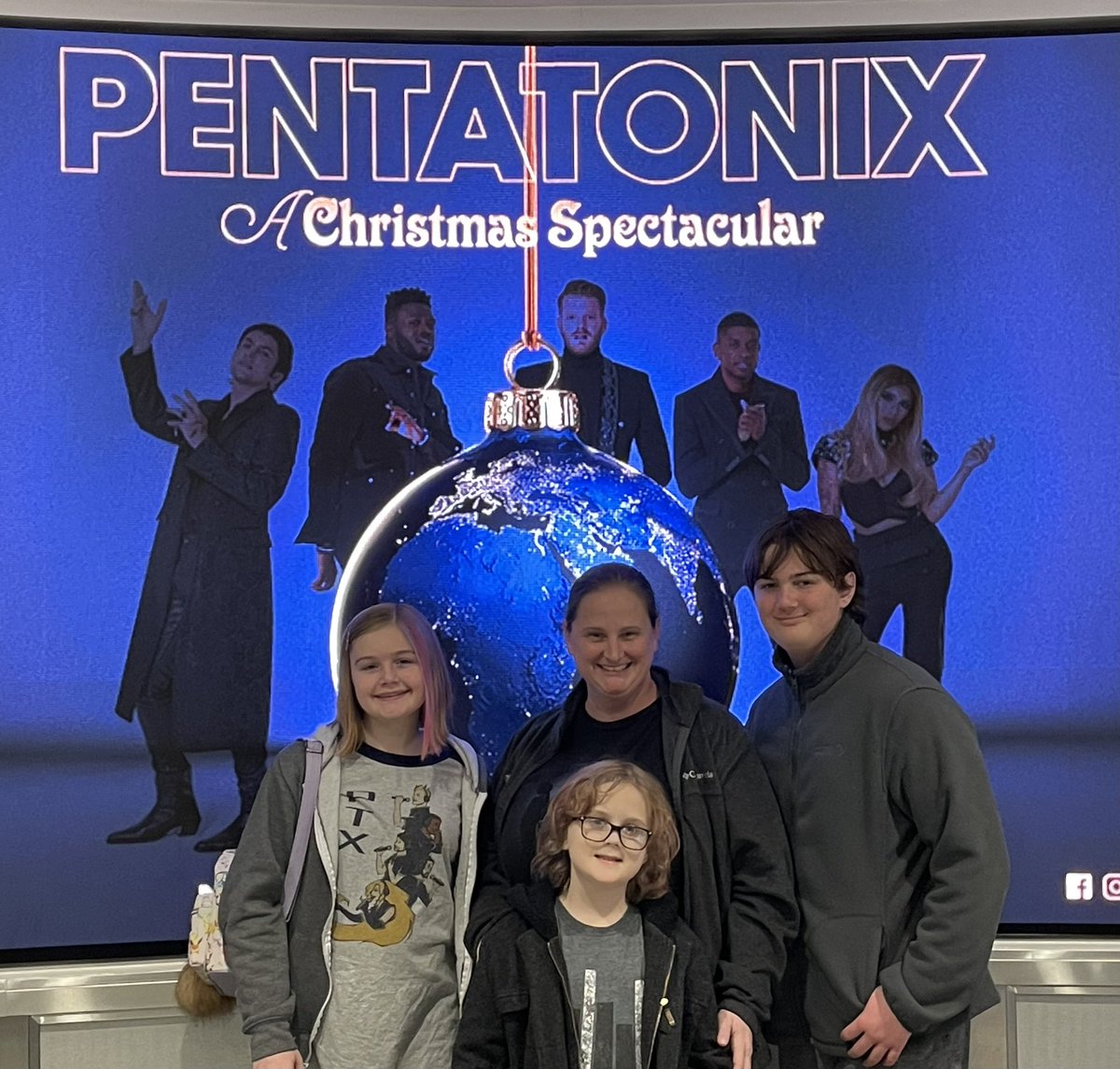 PTXFans's tweet image. Almost time! @kirstin @KOlusola @mattsalleemusic @scotthoying @mitchgrassi @PTXofficial