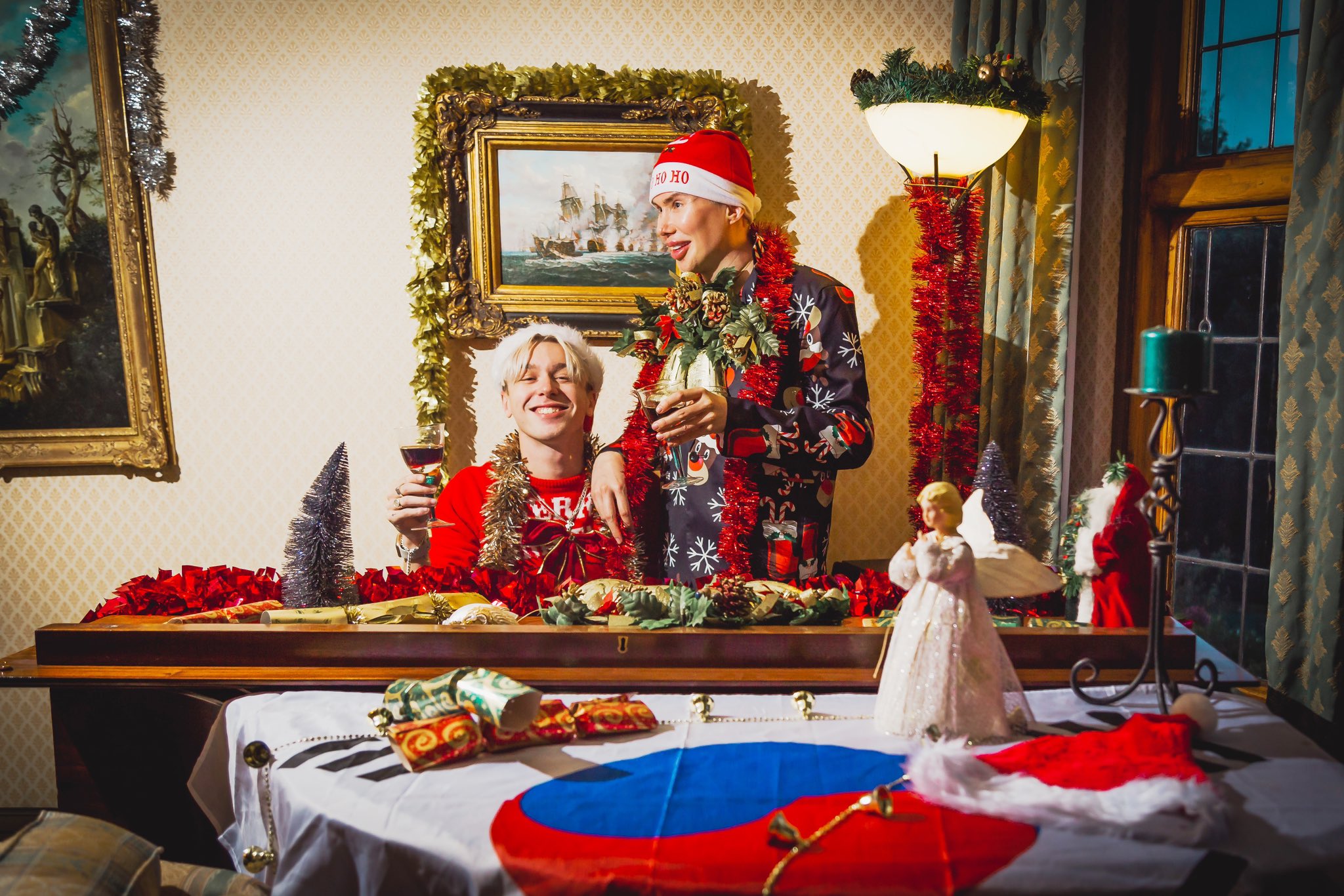 oli-london-on-twitter-my-christmas-music-video-is-out-now-https-t