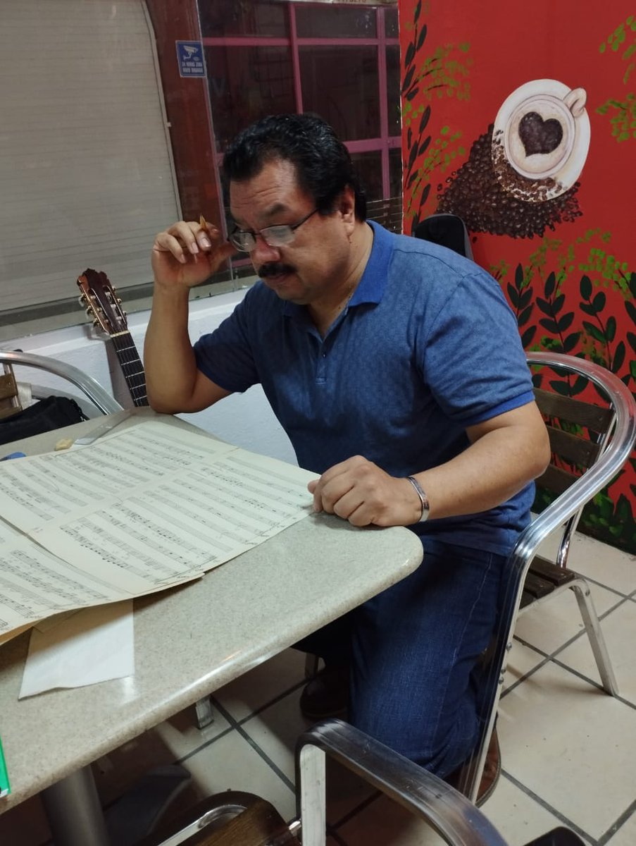 Saludos y felicidades a todos y cada uno de nuestros (as) colegas❗❗❗

    FELIZ DÍA DEL MÚSICO 🎊🎉🎊🎉🎵🎶🎵🎶