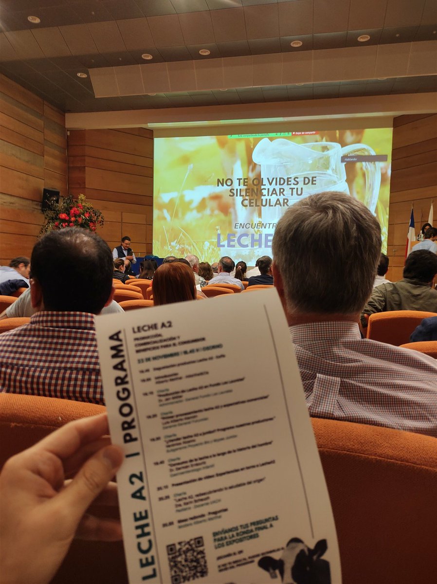 Milktest8's tweet photo. Presentes en charla #A2 #lechea2 #milktest https://t.co/op6mzKA9Kb