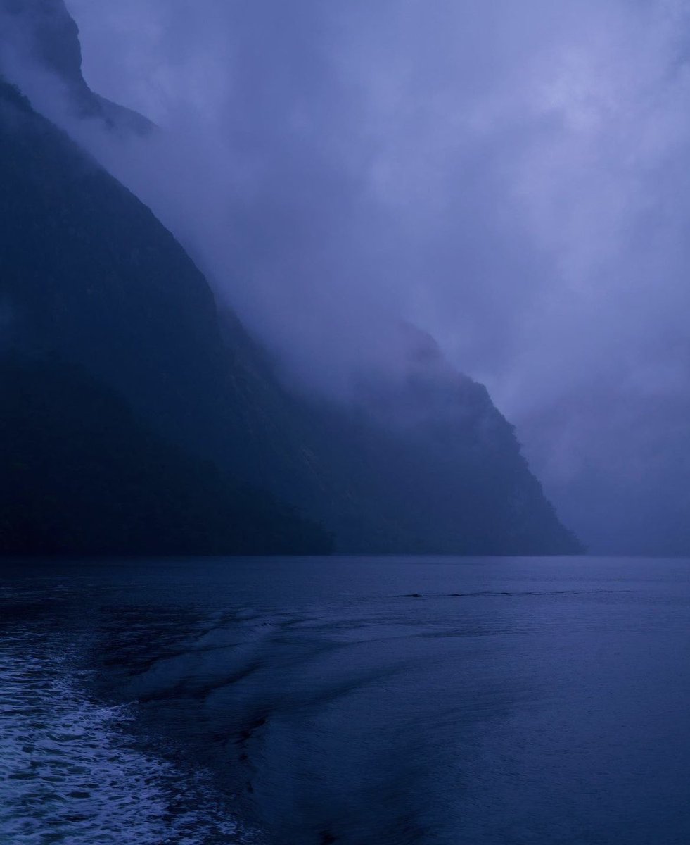 ezraleary's tweet photo. Blue hour in New Zealand https://t.co/QkKWGpCF88