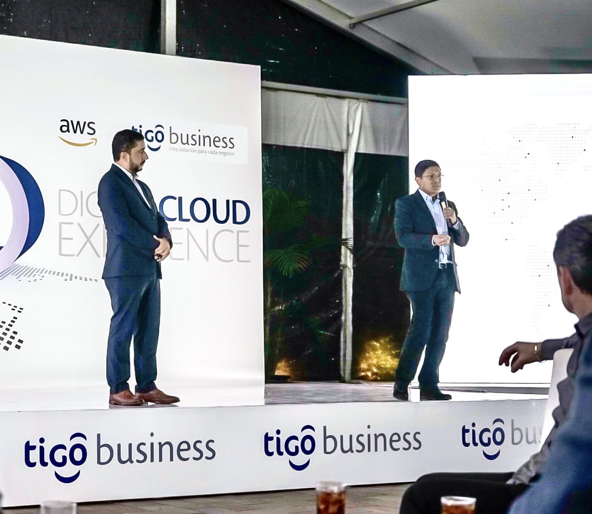 TigoHn's tweet photo. #TigoBusiness y @awscloud hacen posible el evento ✨“Digital Cloud Experience"✨. Una verdadera experiencia positiva es lo que se llevarán nuestros clientes corporativos por la alianza #AWSTigo 🤝. https://t.co/gVzpg1hYoH