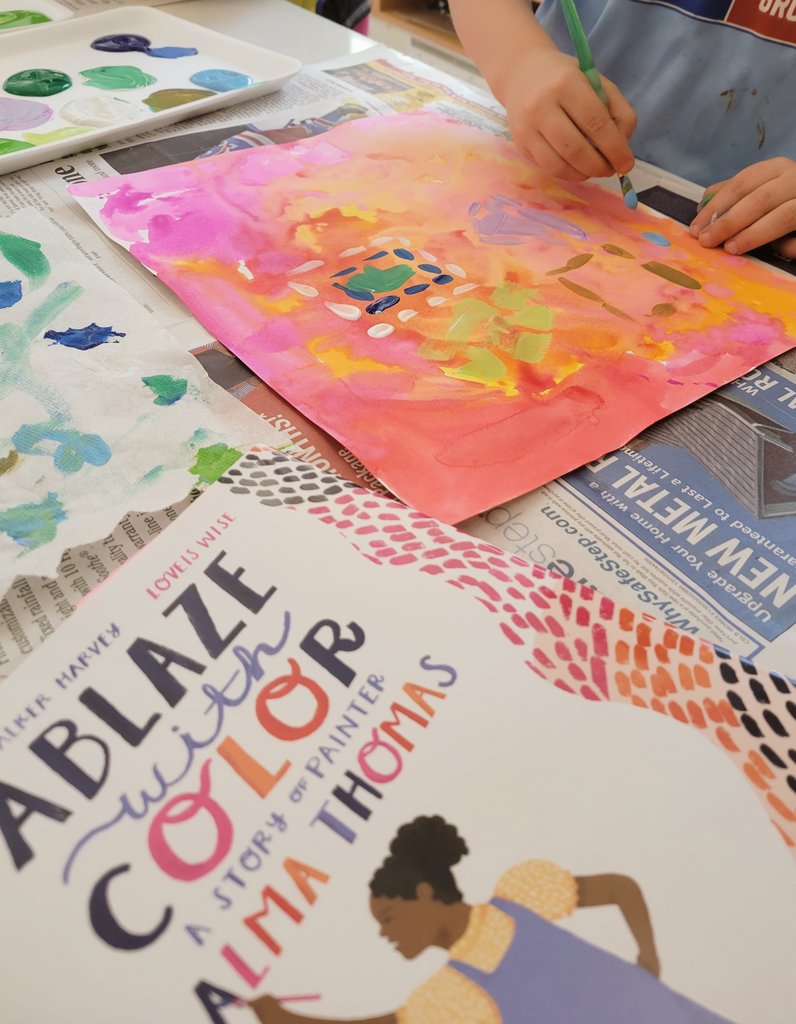 JuliaGoggi's tweet photo. KM painting in the style of Alma Thomas - an artist known for her pure color abstractions of concentric circles. Experimentation with transparent/opaque pigments, patterns, positive/negative space. @WPSSicomac #processart #materialexploration https://t.co/OYhx3j2Y3K