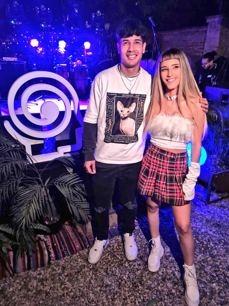InoutMusicProd's tweet photo. 💥 Noticias #InOutMusic 💥|🔊Así se presentaron @anacelina___ y @Josevieramusica en el #ShowCase del @planeamusica en #koggiparaguay con esa buena onda y estilo que los caracterizan, dejando bien en alto la música nacional 🎶
.
🎧 Inout Music presente en los mejores eventos 🎶 https://t.co/f1CaTh7ZiN