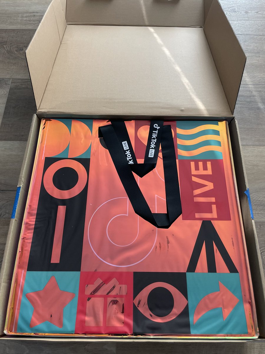CarterPulse's tweet photo. What creators will earn a TikTok LIVE swag box this month?!? 👀👀👀 @tiktok_us https://t.co/JUZzRFu0qE