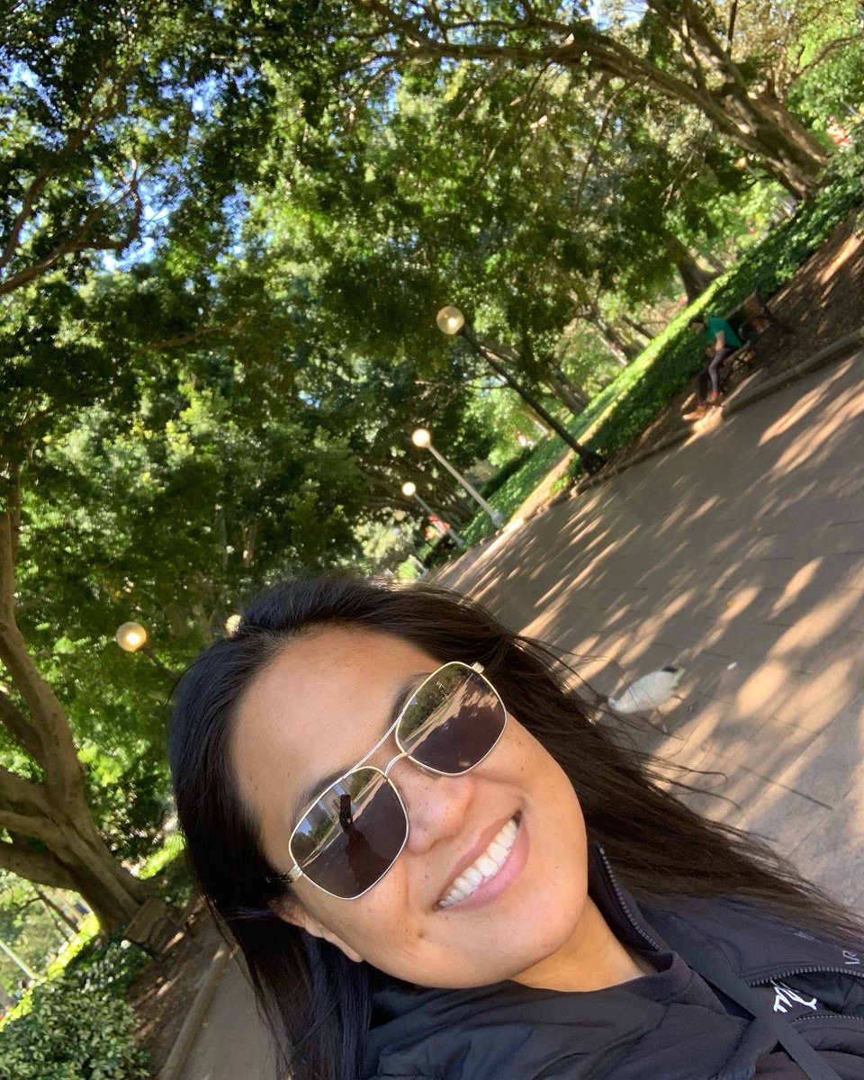 chefcancio's tweet photo. It’s #summertime again as I landed in #Sydney #Australia. Explored #HydePark &amp; had a picnic. 1st meal was an #Aussie #sausageroll, w/c was👌🏼, + green juice for balance🤭Could’ve eaten a couple more of those rolls though #vacation #travel #wanderlust #foodtrip #culinaryadventures https://t.co/q9efNKtkZA