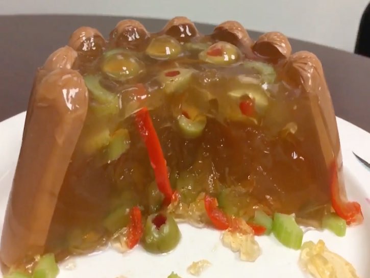 lillyvo's tweet photo. @JulieeeVo i swear.. if someone brings their weenie gelatin again i’m clocking out https://t.co/NC7PBHrePG