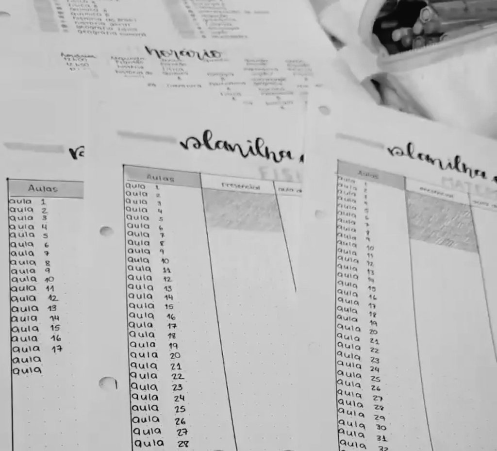 studyteix's tweet image. 📗⭐️ #studytwtbr #studytwt

• Nome: Lia | Ela/Dela 
• Sou de 2002
• Indo para o meu 2o ano de cursinho popular
(Estudei em 2019 para o vestibular, mas não rolou) 
• Foco: ENEM 2023 e FUVEST 
• Design na USP 

♡ Gosto: jogos, livros, streams, BTS e desenhar 💜