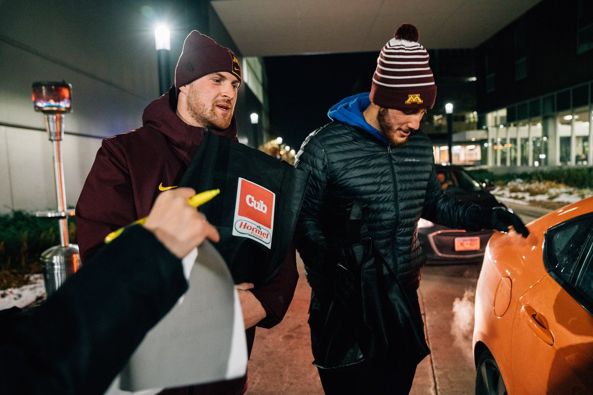 GopherFootball's tweet image. One of our favorite nights of the year! We were honored to help pass out 300 turkeys and meals to members of the community tonight. Happy Thanksgiving! 

#RTB // #SkiUMah // #Gophers