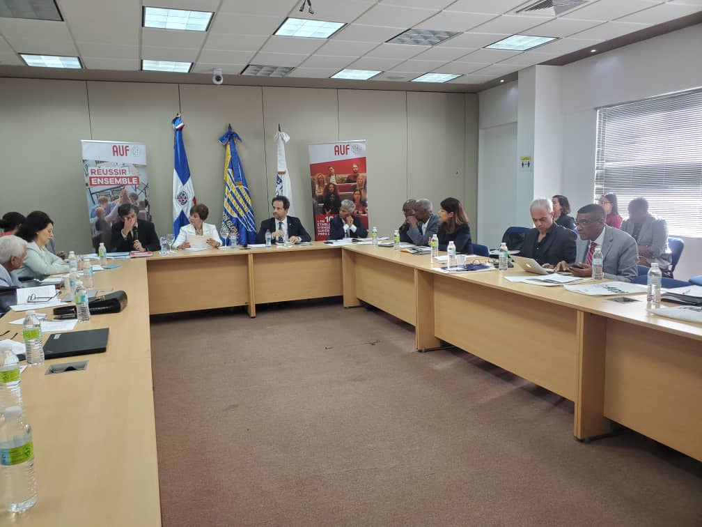 AUF_Caraibe's tweet photo. 👨🏿🏫SÉMINAIRE INTERNATIONAL🤝🏿👩🏿💻
Le Séminaire international s'est tenu le 22/11/2022 en Rép. Dom🇩🇴 sous le thème: « Défis de la coopération en sciences sociales dans la Caraïbe ». Cet événement a réuni l'AUF, la #Corpuca, la #Corpuha, l'IDA et la Funglode. https://t.co/EVlZiP8nkK