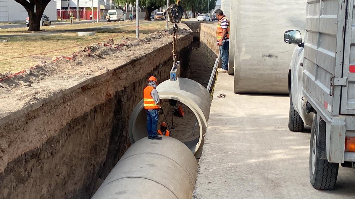rcastanedat's tweet photo. La rehabilitación de redes de agua potable, drenaje sanitario y construcción de nuevas fuentes de abastecimiento presentan un importante avance con fechas de conclusión en la mayoría para  el último mes del año. 
Más de 130 mdp en inversión en el Programa General de Obra 2022. https://t.co/yKroRulsD8