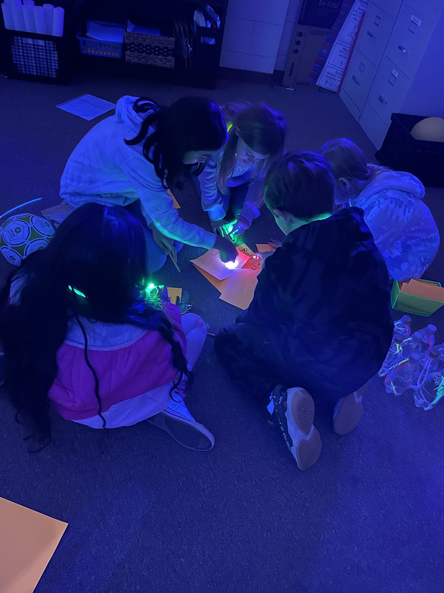 4thBes's tweet photo. Glow math part 2 https://t.co/lYjPfihfeH