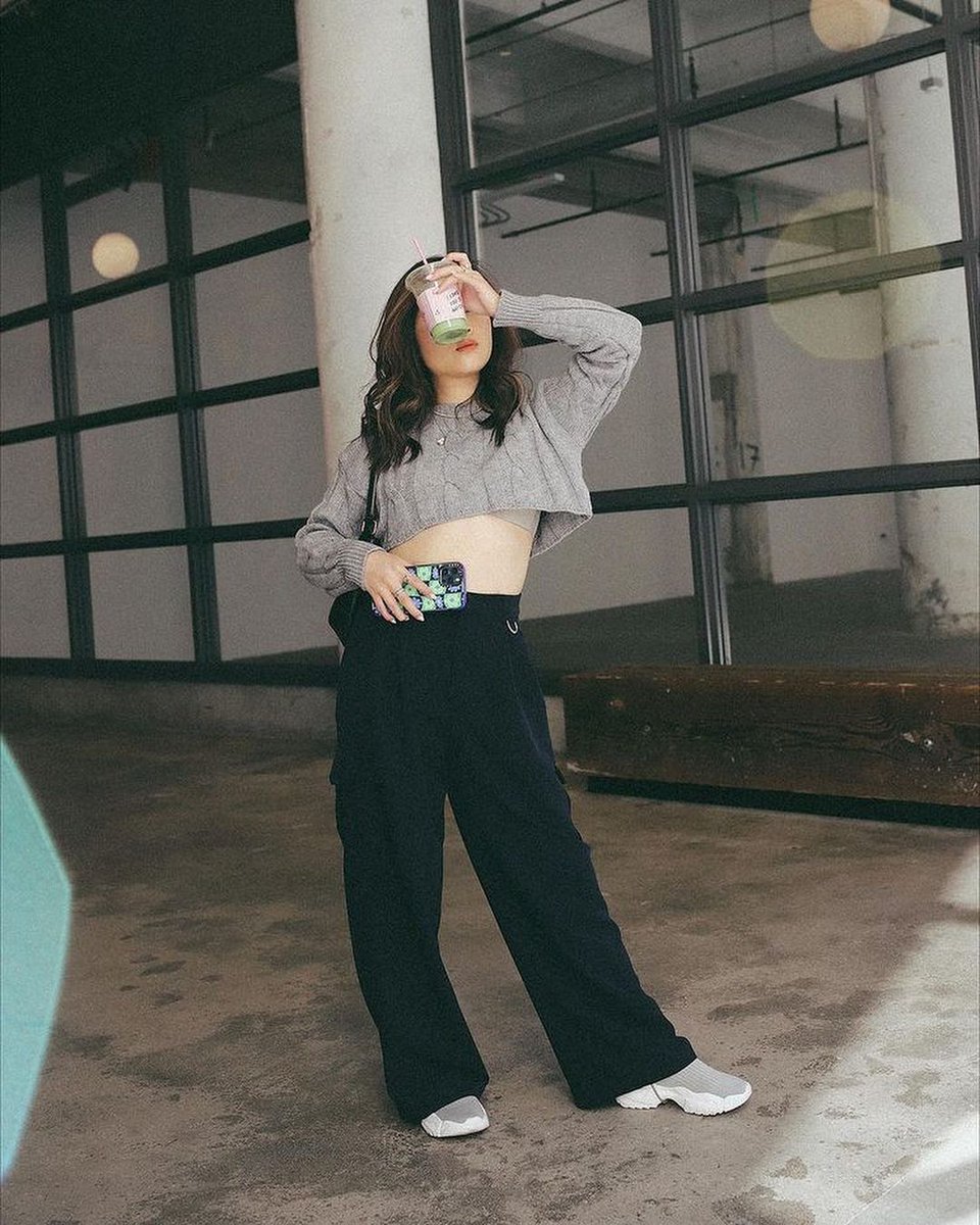 commense.official tweet media