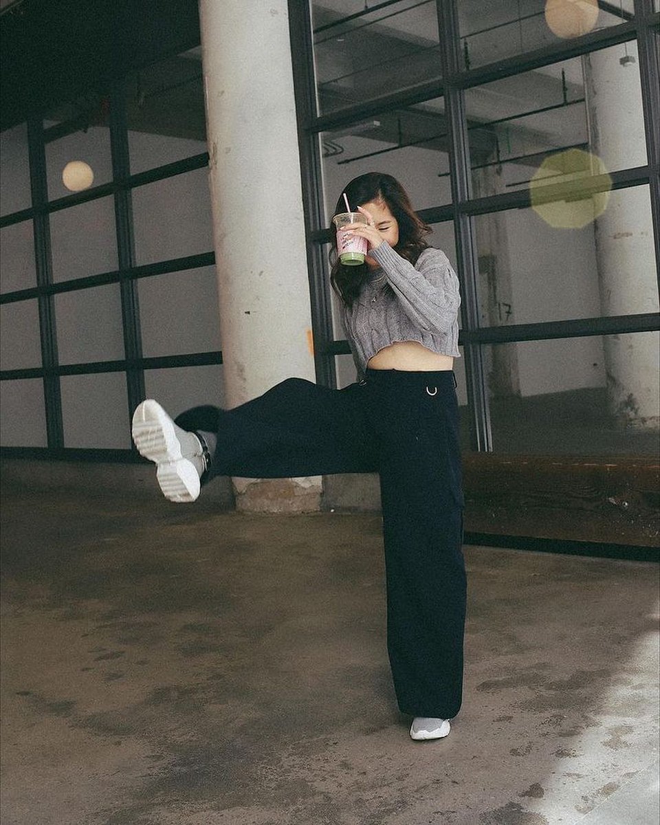 commense.official tweet media