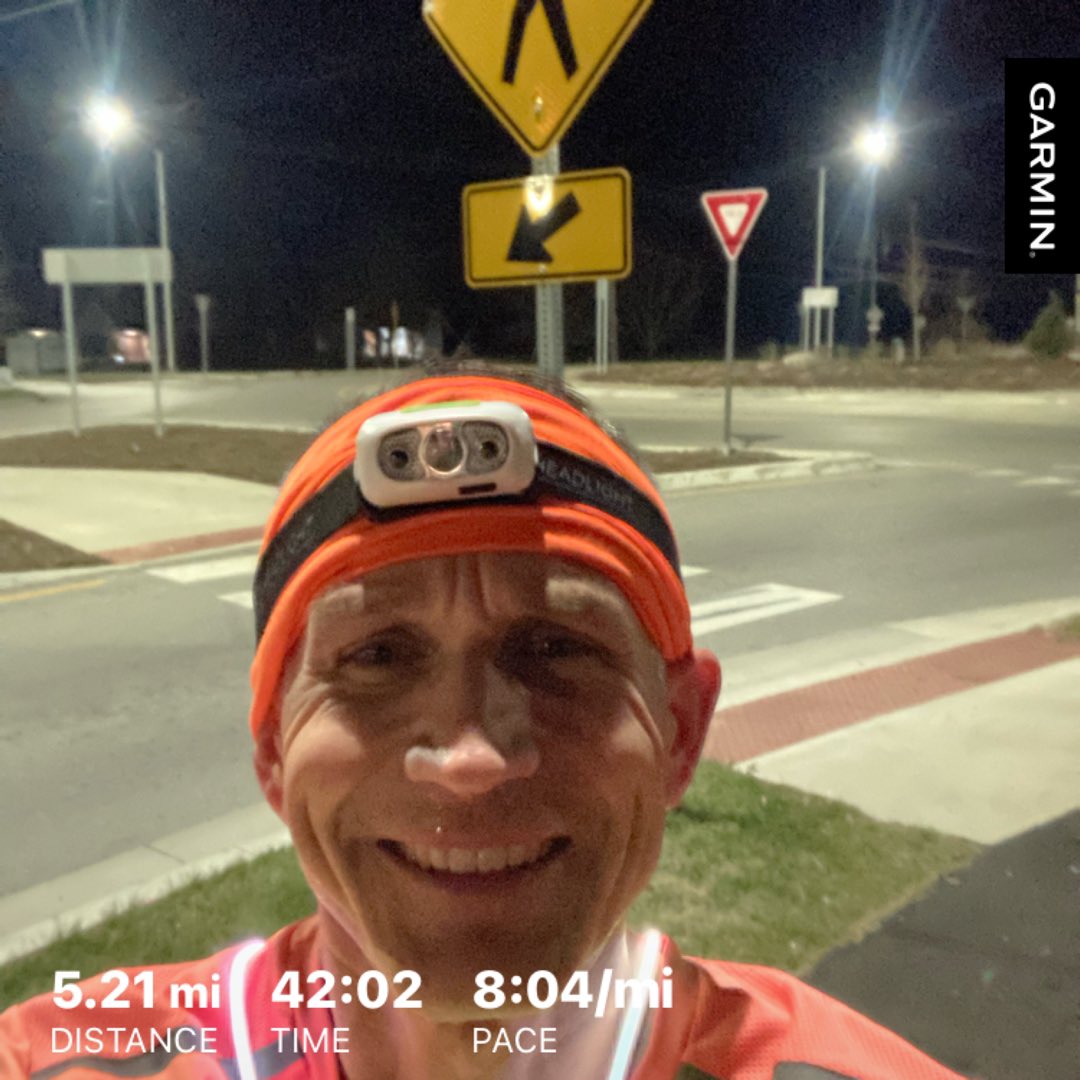 jaredjogs's tweet photo. Donโt let all the different signs make you 2nd guess. You may need to change direction, just donโt ๐ #runchat #getsomemiles #run https://t.co/OQZfbHWlLI