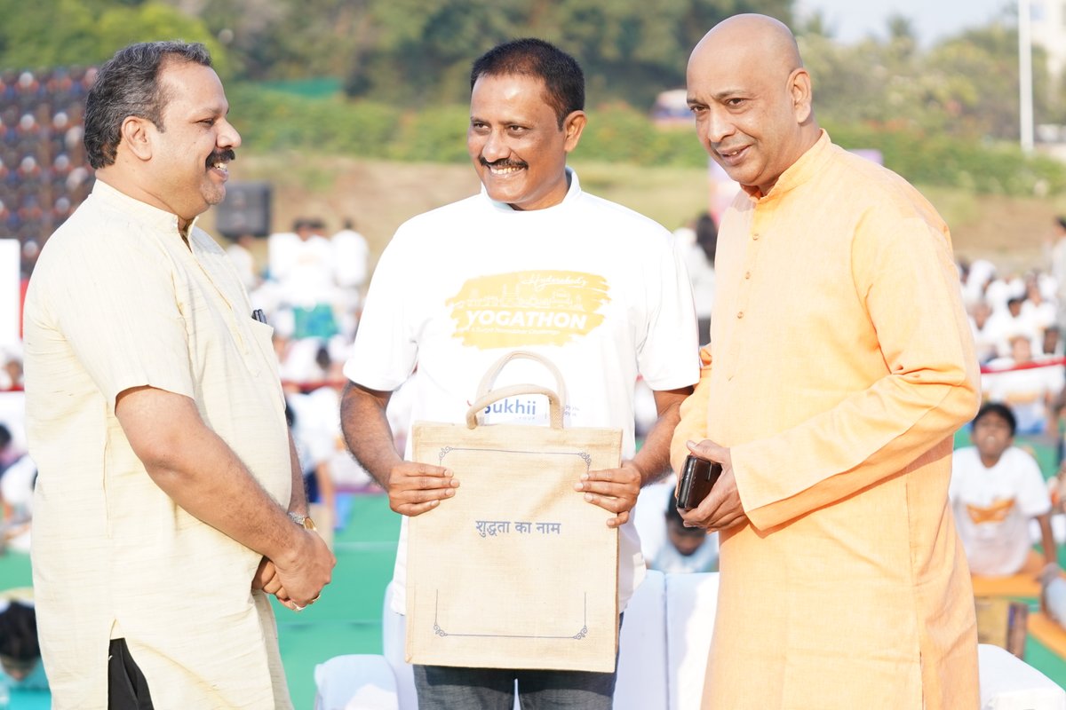 More than 1500 people participated in the “Yogathon - Surya Namaskar Challenge” conducted by The Art of Living at Hyderabad in presence of eminent personalities - Shri Pullela Gopichand Ji , Justice Shri EV Venugopal Ji &amp; ACP Hanumantha Ji.

#Yoga #Hyderabad