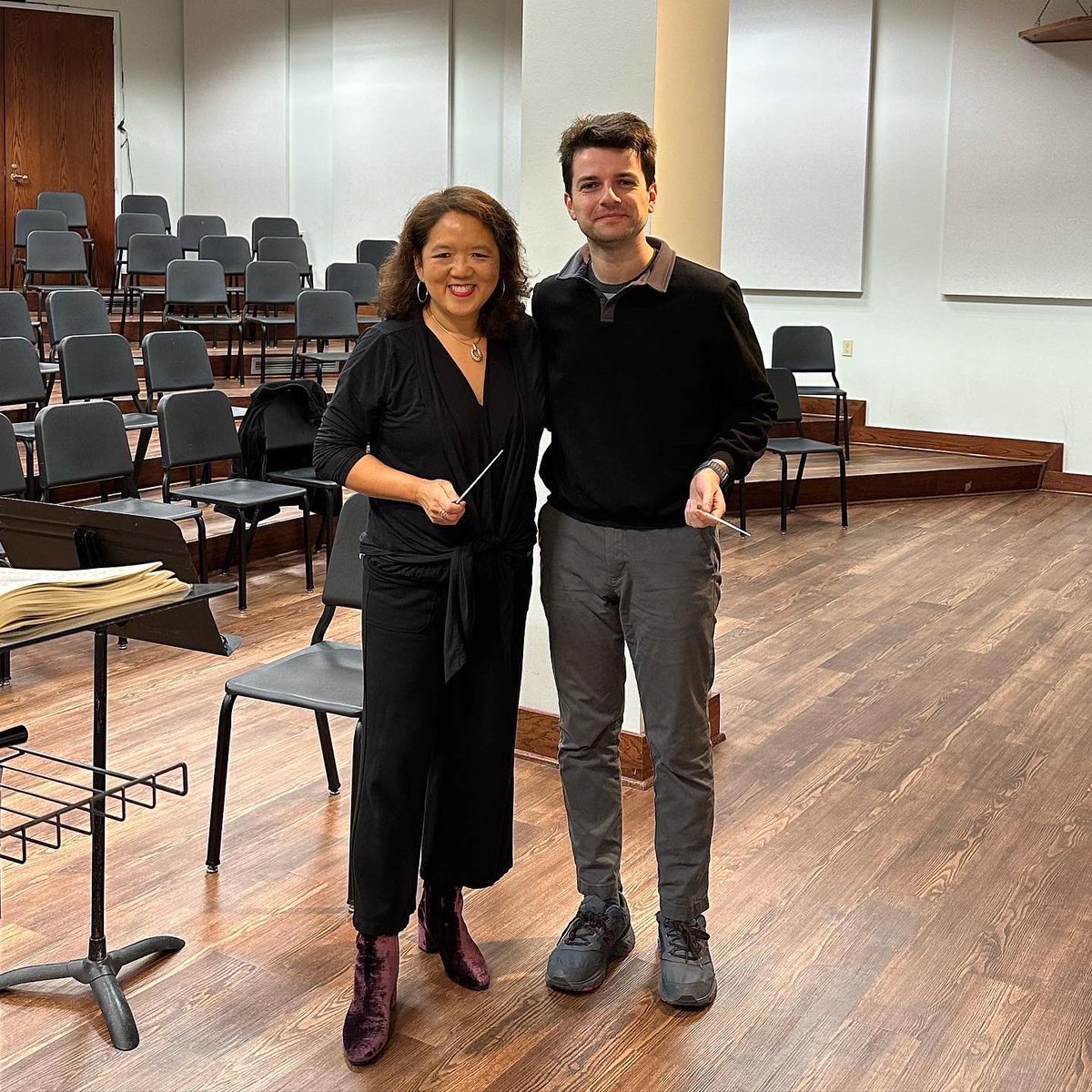 TheAnneChow's tweet photo. Thanks to Maestro Maurice Cohn 🎼 (aka the Assistant Conductor @DallasSymphony 🎻🎶), I can now conduct, at least for 1.5 minutes. 🤣 Please join us for the C-Suite holiday concert on December 7th at Meyerson to support the Young Musicians Program #InstrumentsforChange 🙏🎵💐 https://t.co/1vYkGczfN4