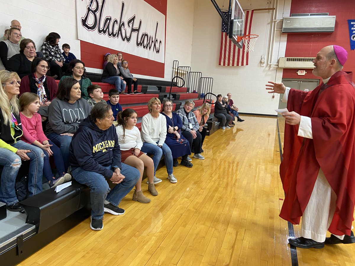 Bishop Thomas Zinkula gives a close-up homily on the cross during Grandparents’ Day Mass at Keokuk Catholic School!