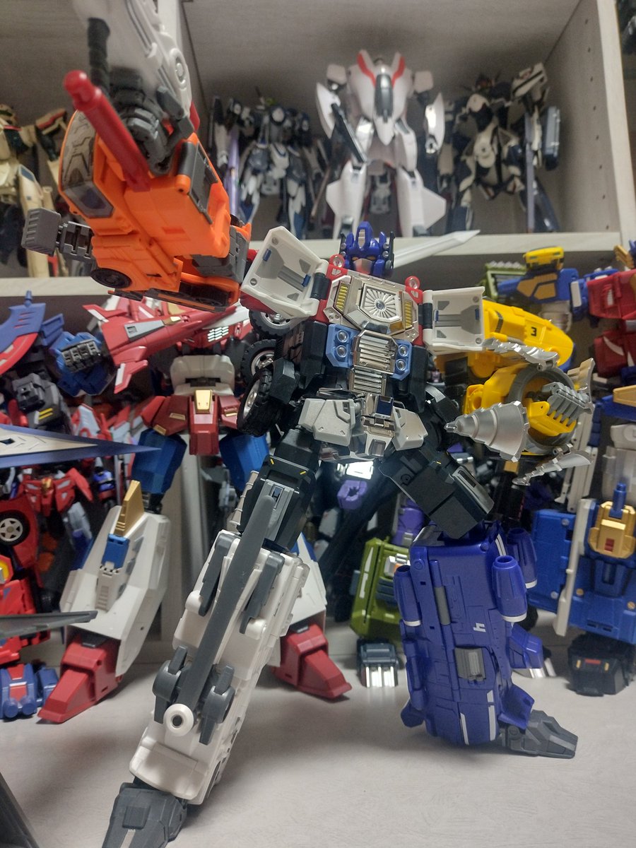 ToyFortress's tweet photo. 早速合体させてみた。
変形も簡単でさわり心地が良い(^^)
旧玩具から正当進化した感じ
#fanshobby #mb18 https://t.co/0PMiZwMKiO