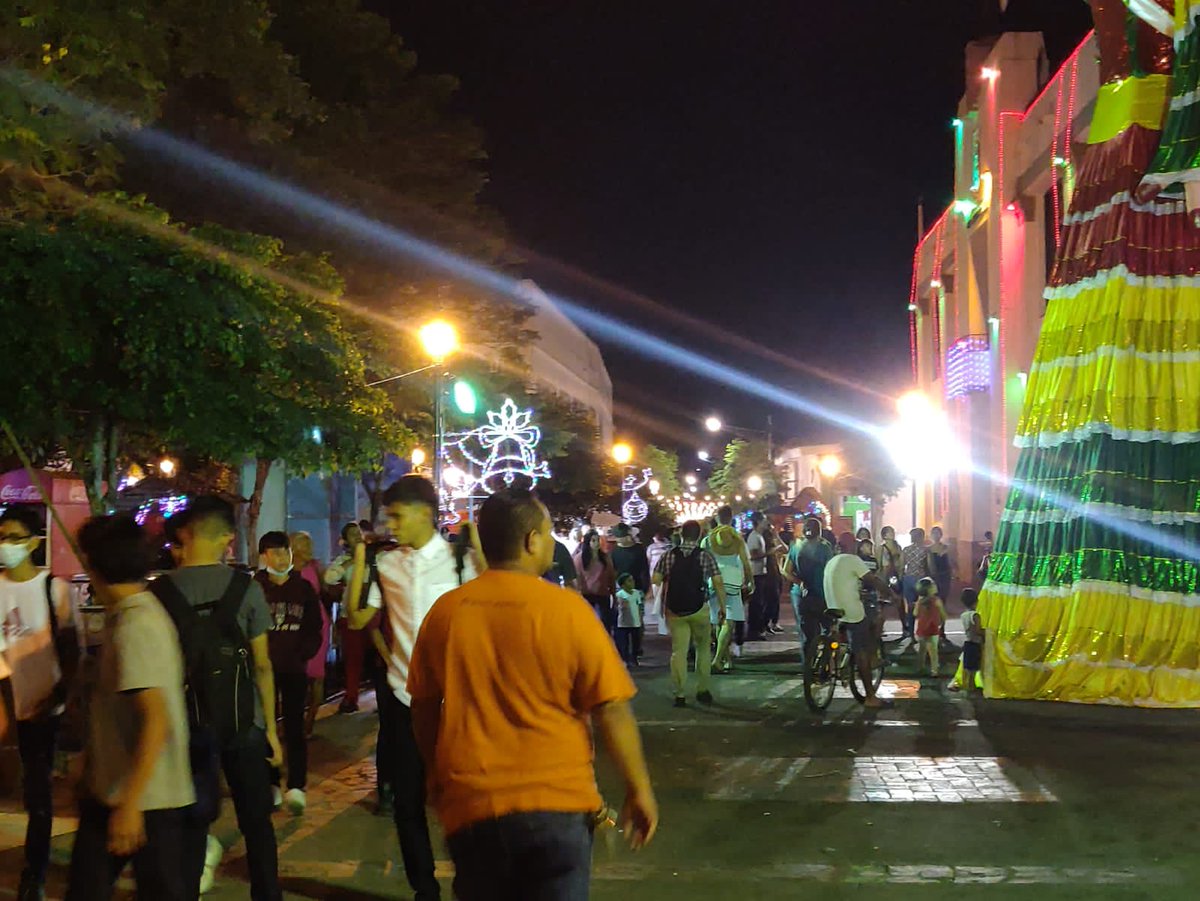 Desde #LeonRevolucion les comparto estas bellas imágenes del ambiente en estos momentos.
Leoneses disfrutando de un ambiente sano 🎄☃️🎅❄
#UnidosEnVictorias 
<a href="/FloryCantoX/">Flor y Canto 🇳🇮</a> <a href="/FcoRosales78/">Francisco Rosales 🇳🇮</a>