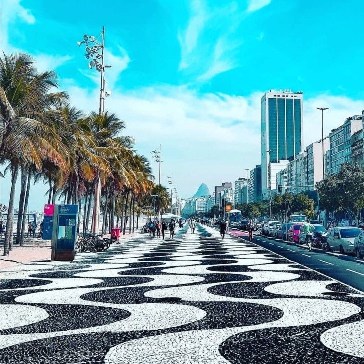 photos_rio's tweet photo. here on this sidewalk there is a lot of positive energy. Copacabana #RiodeJaneiro #RIO #Rj #Brasil #Brazil #travel #vibepositive https://t.co/4buoESaLua