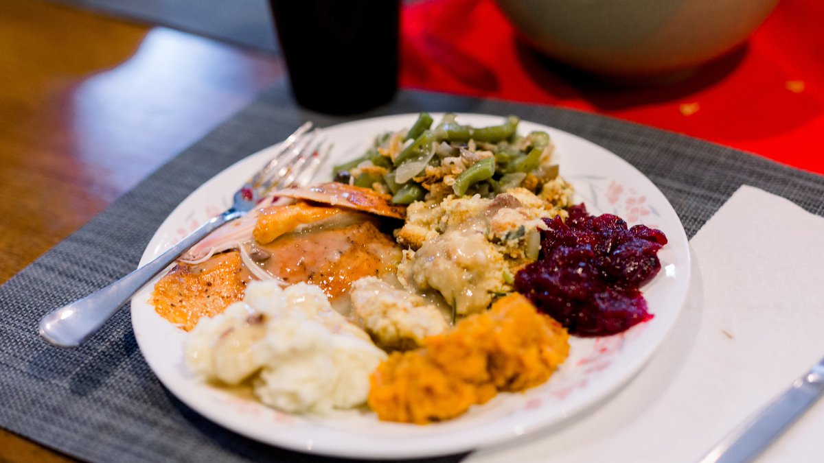 wareagleblonde's tweet photo. Does your plate at Thanksgiving look like this or are you normal?🧐
#Thanksgiving #NoTouchie https://t.co/pLcgF6zMdh