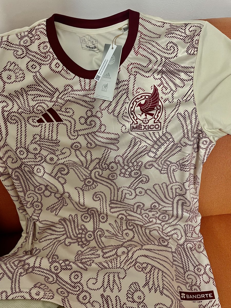 Gracias <a href="/Banorte_mx/">Banorte</a> por mi playera de <a href="/miseleccionmx/">Selección Nacional</a>