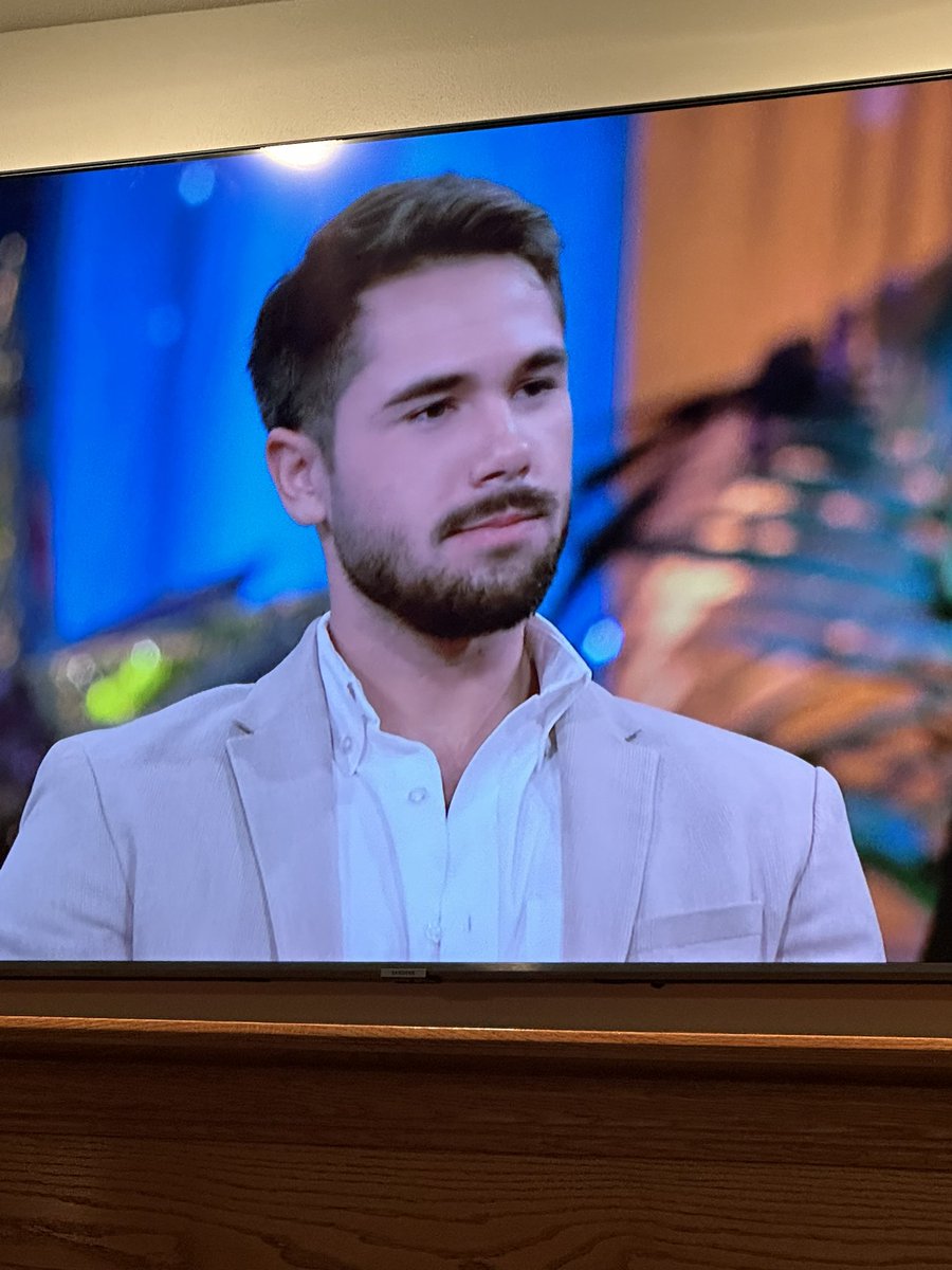 Helen_Saeian's tweet photo. TELL US WHAT YOU KNOW!!! #bachelorinparadiseabc #BachelorInParadise https://t.co/eoxgvV4tly