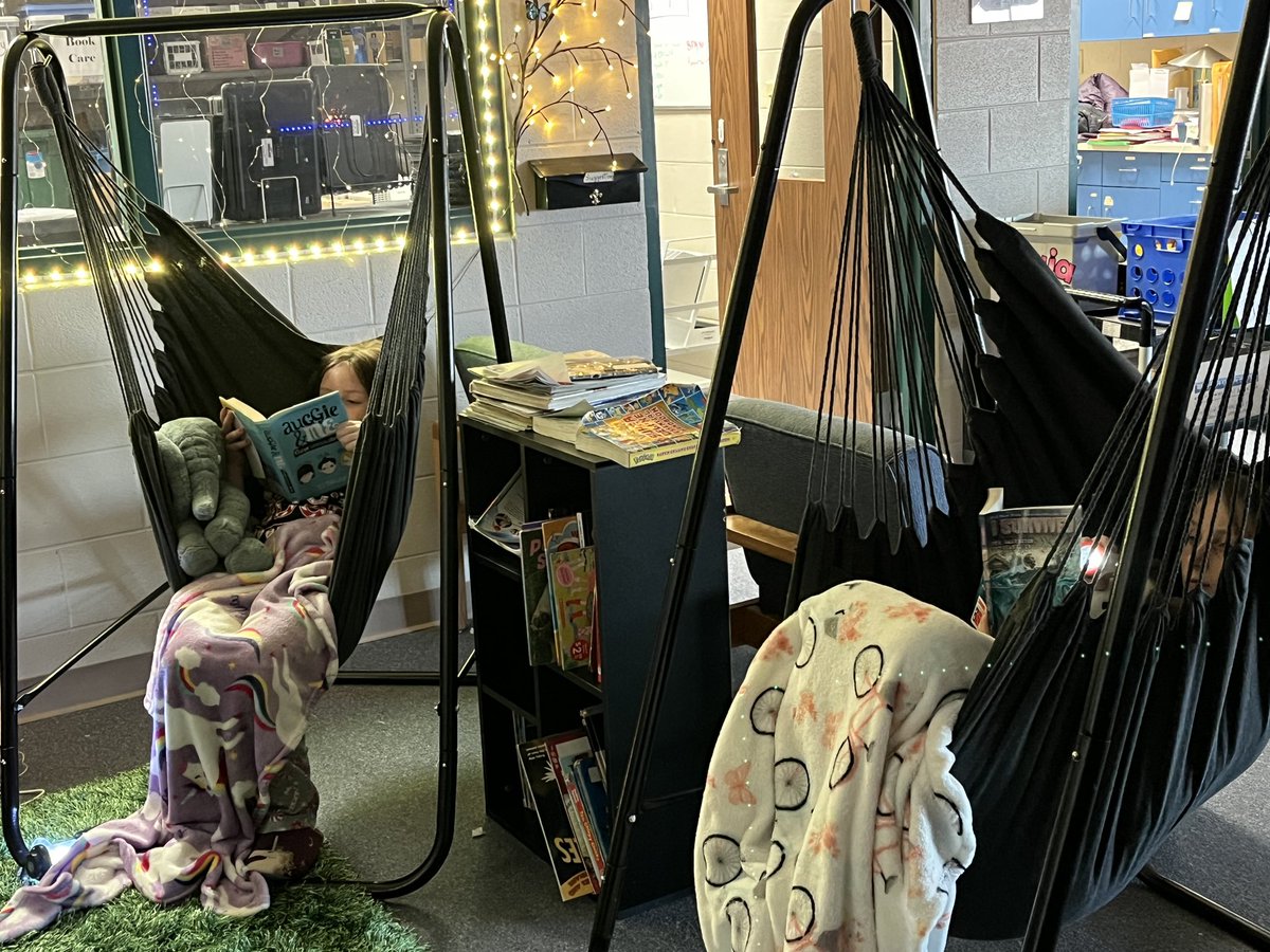 A little “Reading Under the Stars” before the break. <a href="/LakeRidge_JCS/">Lake Ridge Elem</a> <a href="/jcityTNschools/">JohnsonCitySchools</a>