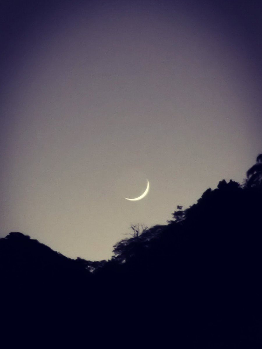 #Lua 5% visível #Astrofotografia por mim às 5 da manhã.

#Moon 5% visible #Astrophotography by me at 5 am.

#photography  #Astronomy #Cosmos #WritingCommunity  #5amwritersclub #inspiration