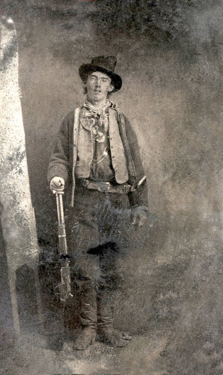 gaelhistory's tweet photo. 23 Nov 1859 - One of two days, the other being 17 September, attributed as being the birthday of Henry McCarty, the outlaw and gunfighter later known as Billy the Kid.(1/2) #OTD #History #BillytheKid #HenryMcCarty https://t.co/2r62hR2fe5