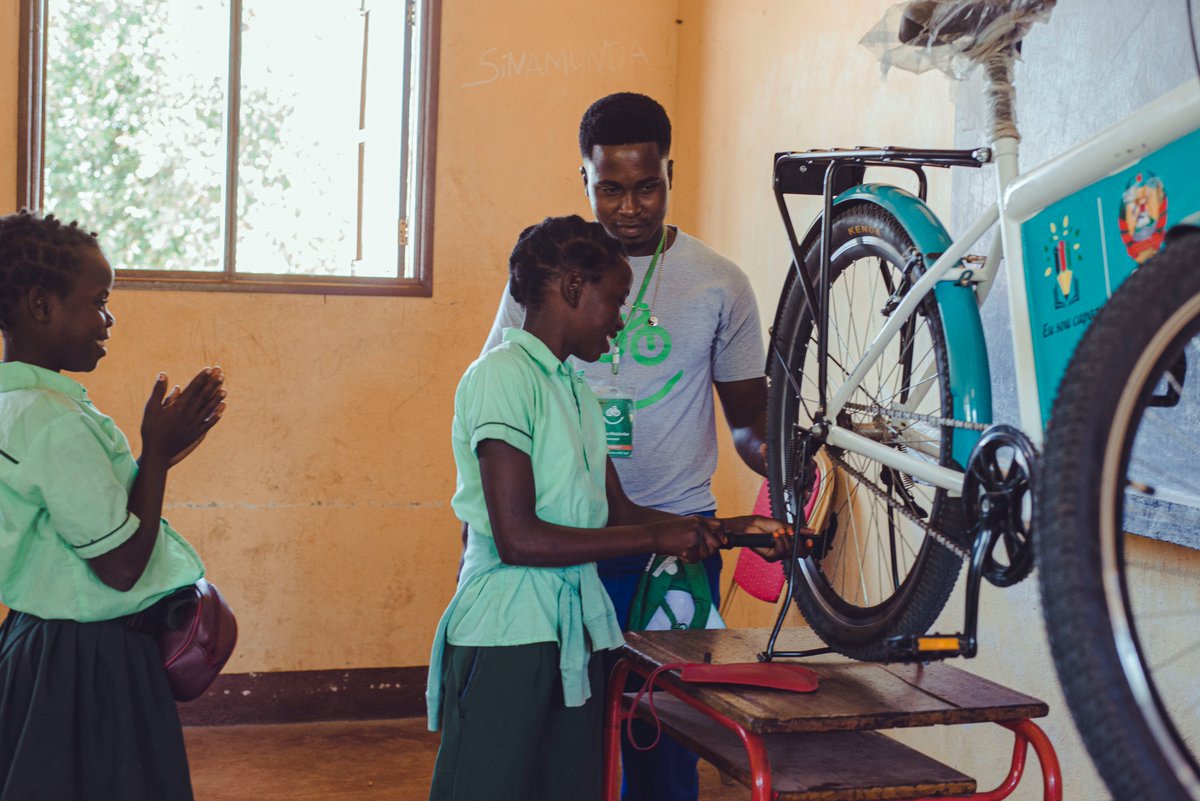 Mozambikes's tweet photo. By allowing the EU SOU CAPAZ beneficiaries to experience the hands-on classes, we are helping to create a more inclusive and equal world.
#Mozambikes #SEJE #EuSouCapaz https://t.co/ra8q7OzK2b