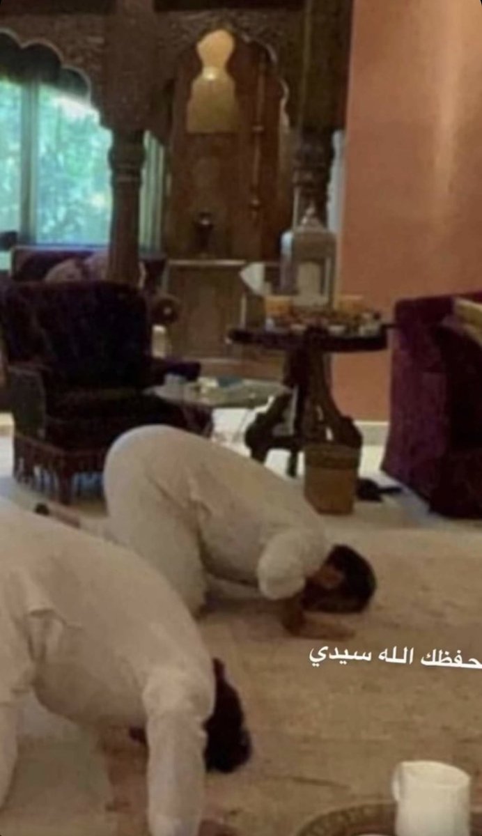 هكذا تكون القدوة وبالشكر تدوم النعم  #محمد_بن_سلمان