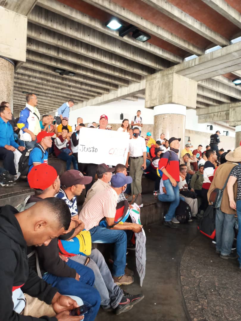 Ritavirginia's tweet photo. @DenunciasSanare Hoy se marca un icono en la caficultora venezolana los campesinos salieron a la capital a exigir sus derechos... Esperemos que ahora sí cumplan todo lo prometido https://t.co/W1H5WPfhhy