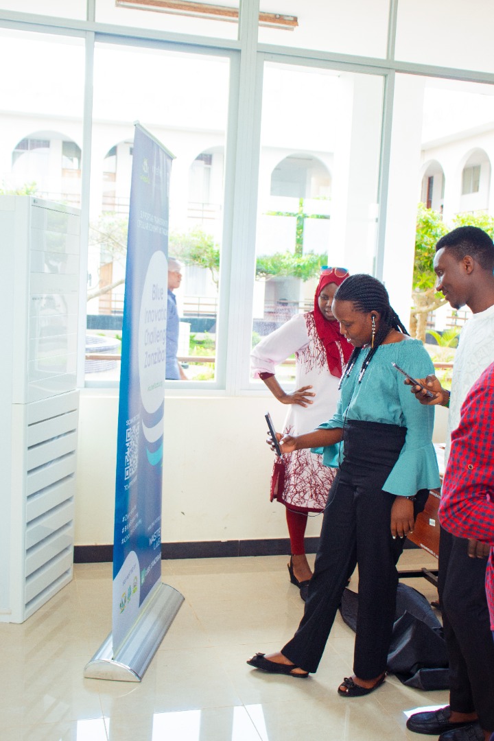 undptz's tweet photo. Empowering youth w/ info: @undptz & @UNICEFTanzania organized a Road Show campaign @StateSuza school of Business for students to learn more about the #WasteXLab; understand the application process & get a glimpse of the challenge.
@Funguo_Tz @SMIDAViwanda @WUBU_Zanzibar @kist https://t.co/o2EtVZ95zr