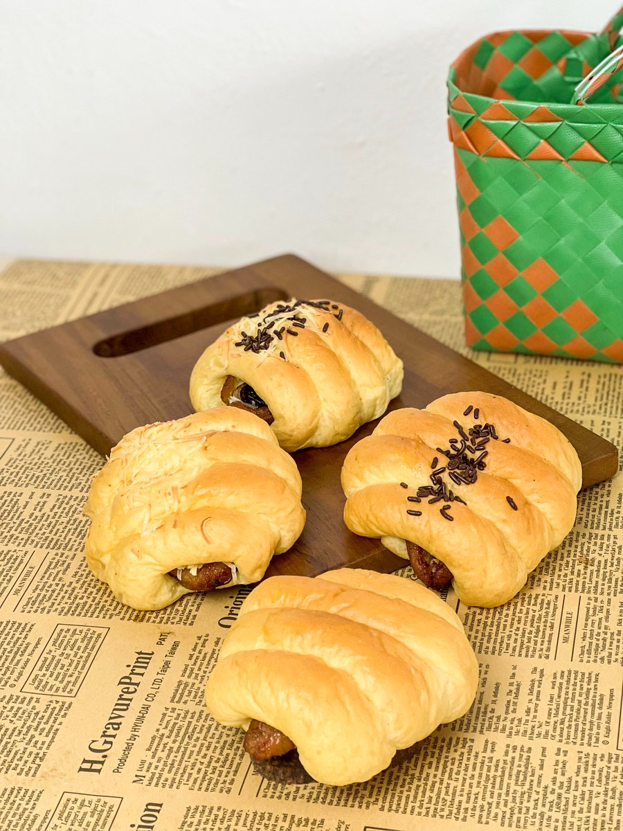 ontycake's tweet photo. Siapa yang ga suka sama Roti Pisang???? ih....fix pasti gara gara belom cobain Roti Pisangnya onty yah...

Cobain gih~ cus cepaattt ada 4 varian kok (polos, keju, coklat, cokju) 

https://t.co/EMmNkGyGVi #ontycake https://t.co/SpskKE0u0T