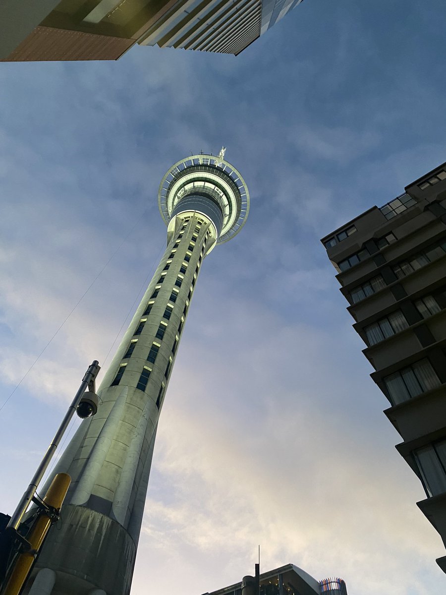 sbaker1428's tweet photo. The Skytower at dusk @chamfy @RichardHills_ @max_tweedie https://t.co/HA0Wmk8hDH