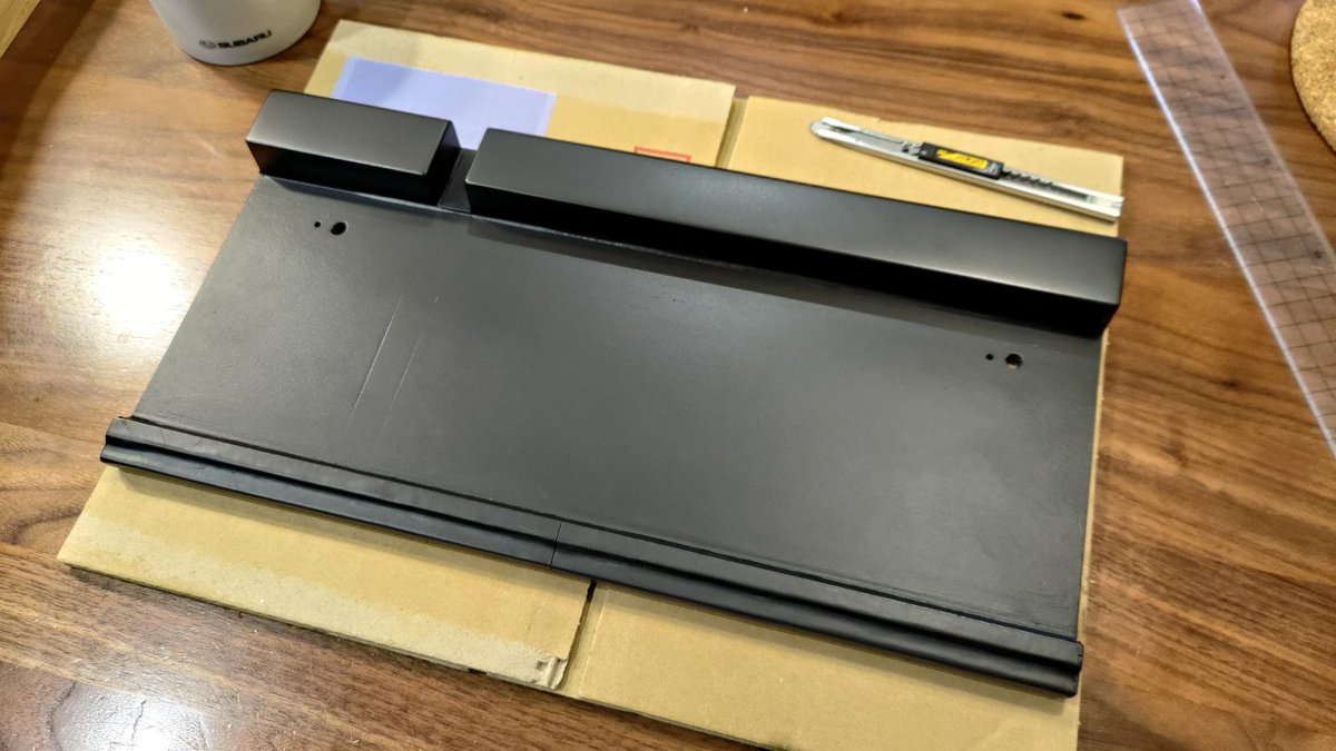 JoliRouge90125's tweet photo. CORSAIR K63 Wireless Gaming Lapboard (K63専用)をNZXT Functionで使うアタッチメント作ってみた

前からラップボード探してたが大きいサイズのものが無く…迷ってたらセール発見
本体材料全て合わせて5,000円くらいす🤣

これでソファでのゲームが捗る〜😋

#CORSAIR #K63 #lapboard
#NZXT #Function https://t.co/wup86Hdbvz