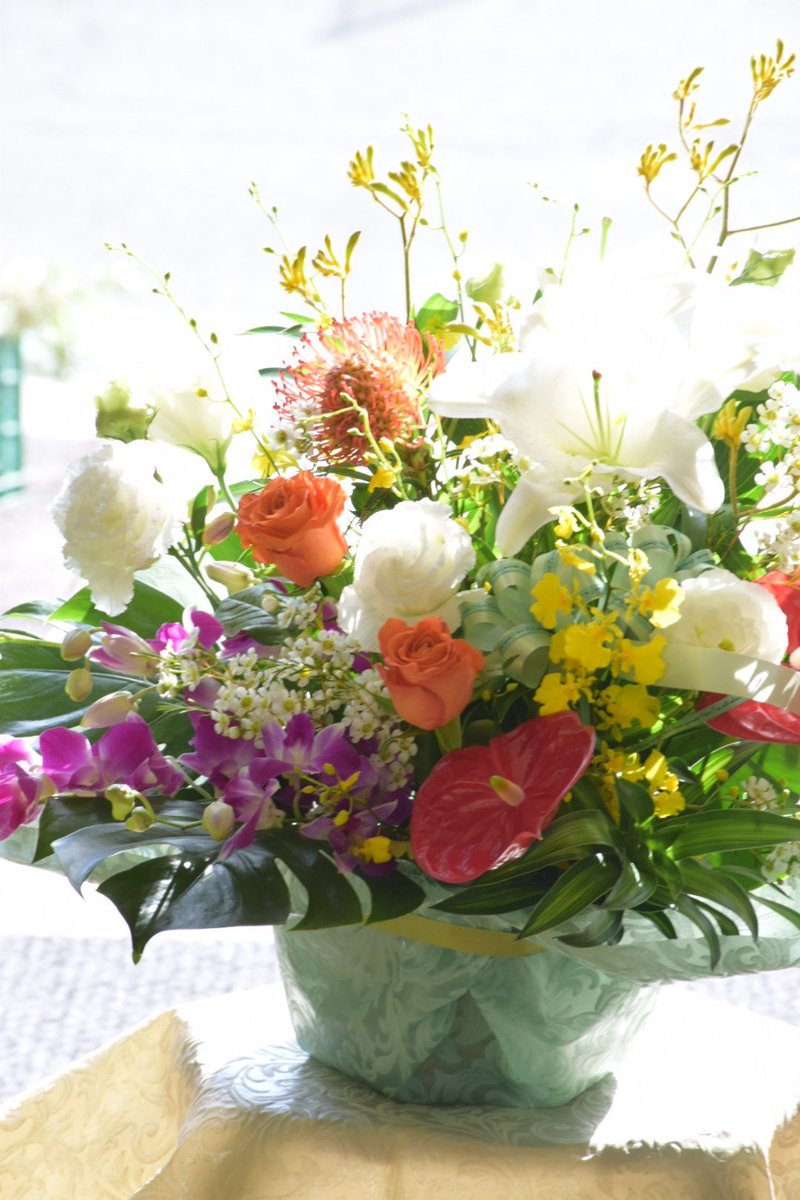 今日は飛び込みのお客様がとっても多いです💦

ダンスやピアノの発表会、新人演奏会、記念日、誕生日などのお祝い系から、お供えのアレンジまで、たくさんのお花が巣立って行きます❣️

色んなイベントができるようになって良かったですね😊✨✨

お花たちも喜んでますよ〜🌸